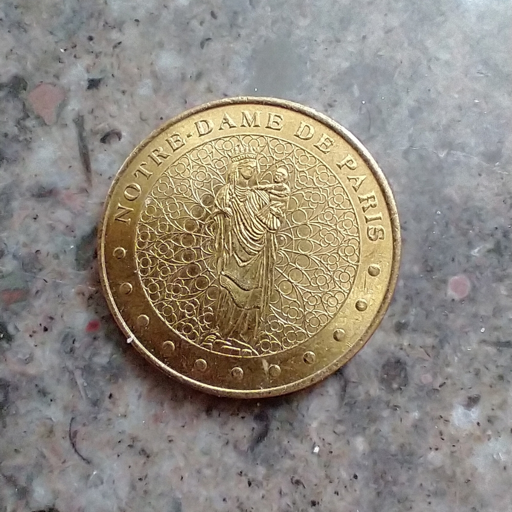 Notre Dame De Paris Collectable Coin / Medallion 2001